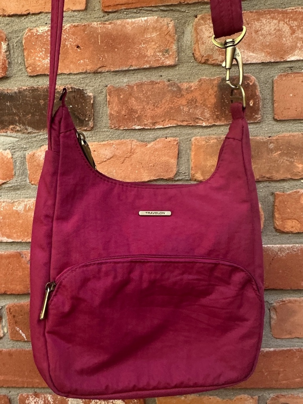 Travelon Anti-Theft Classic Essential Messenger Bag – Magenta/Burgundy